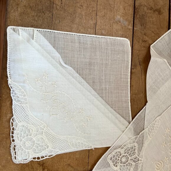 Vintage Set of 3 30s Mother Hand Embroidered Hankie Lace Handkerchief - Picture 4 of 12
